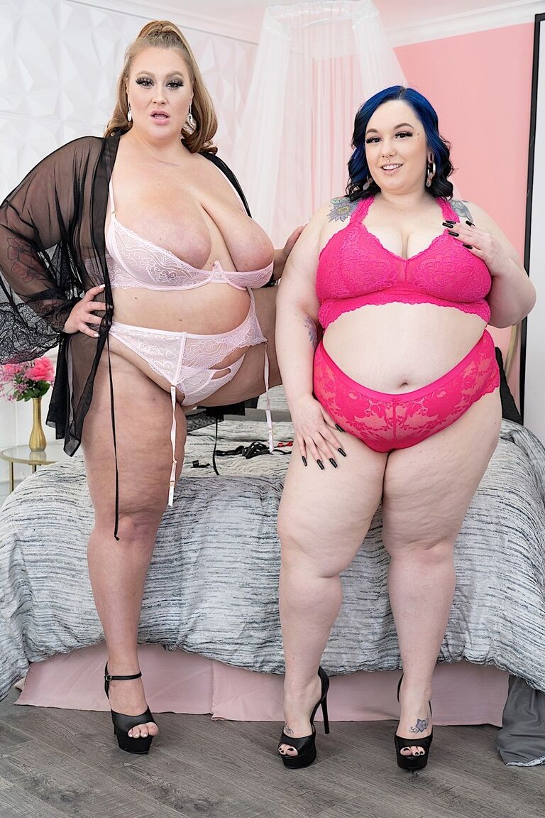 16P Duas gordinhas sensuais e suculentas mostram seus peitos suculentos e buceta gordinha para você