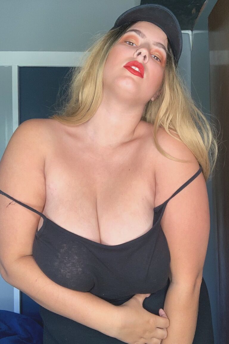 15P Chubby blonde babe Jordyn khaled shows her huge boobs and poses in nylons