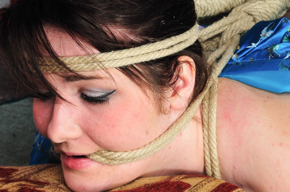 21P Bondagettes Casey S