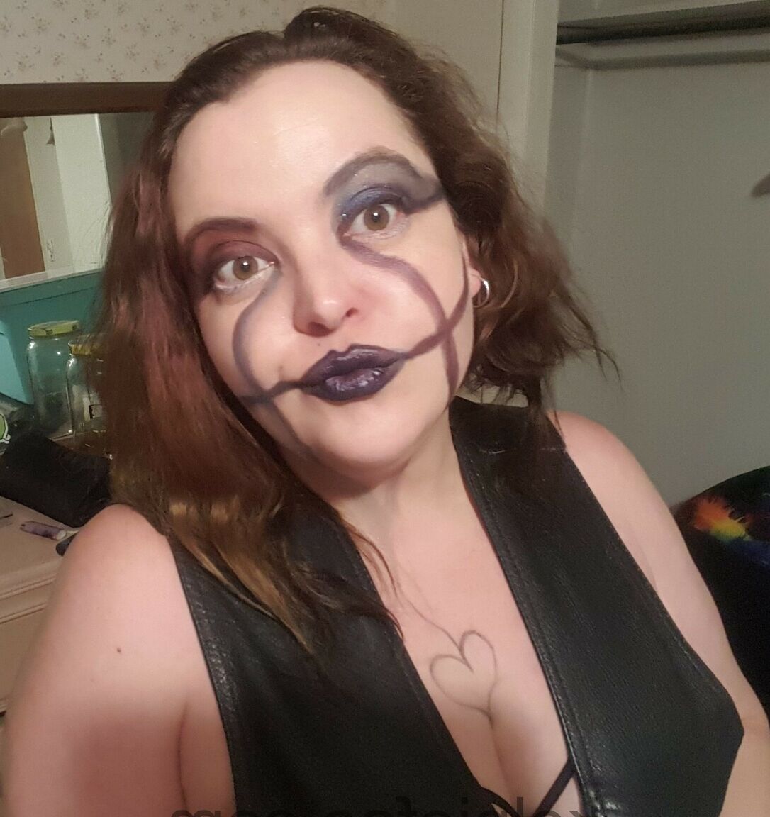 15P Fat vampire Kelpie Fae shows off her sexy rack while posing on camera