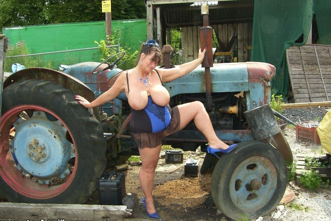 21P Amateur fat aunty Kim reveals her huge melons and gets chained to a tree