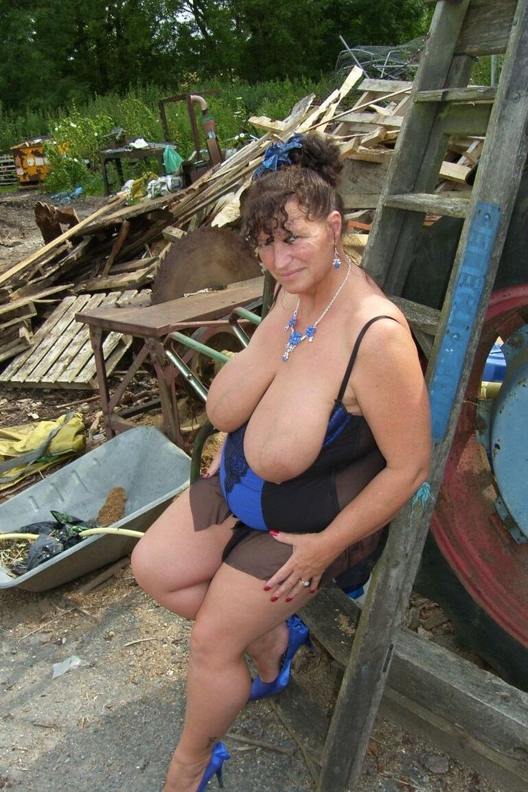 21P Amateur fat aunty Kim reveals her huge melons and gets chained to a tree