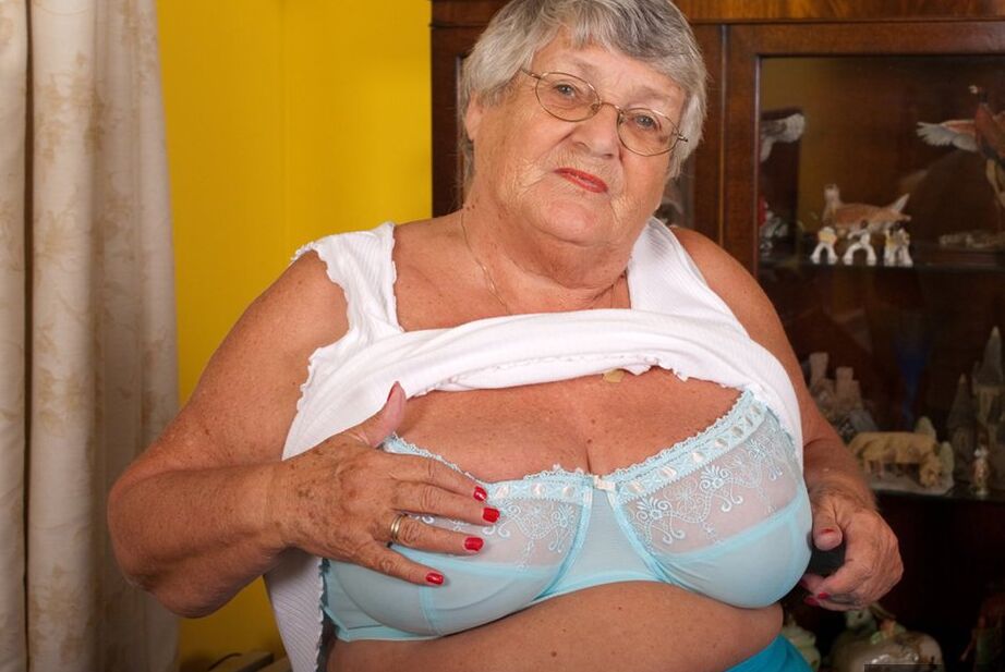20P Obese UK lady Grandma Libby completely disrobes on a dining chair