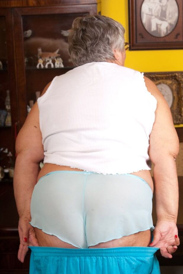 20P Obese UK lady Grandma Libby completely disrobes on a dining chair