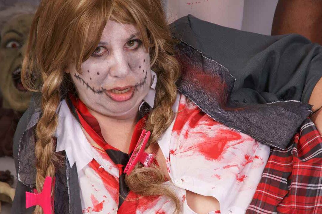 20P UK amateur Lexie Cummings and girlfriends blow a black man during cosplay play