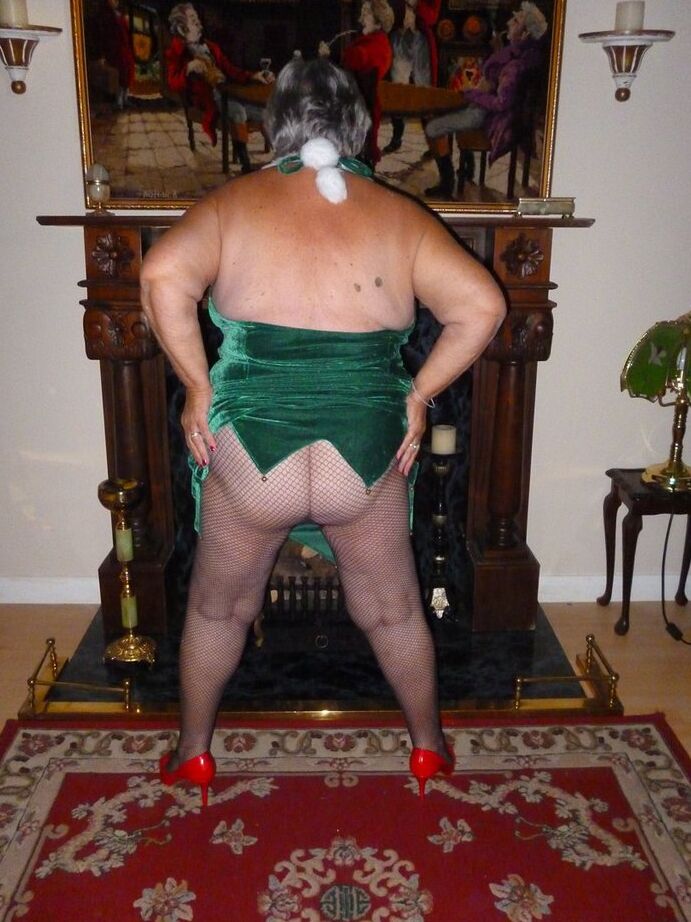 20P Fat UK nan Grandma Libby gets completely naked before masturbating with a toy