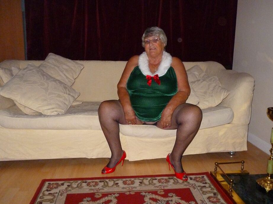 20P Fat UK nan Grandma Libby gets completely naked before masturbating with a toy