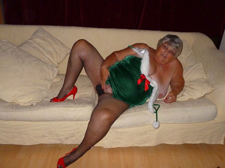 20P Fat UK nan Grandma Libby gets completely naked before masturbating with a toy