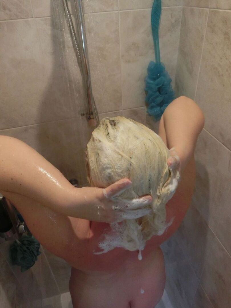 16P Amateur BBW Barby wakes up and gets naked before taking a shower