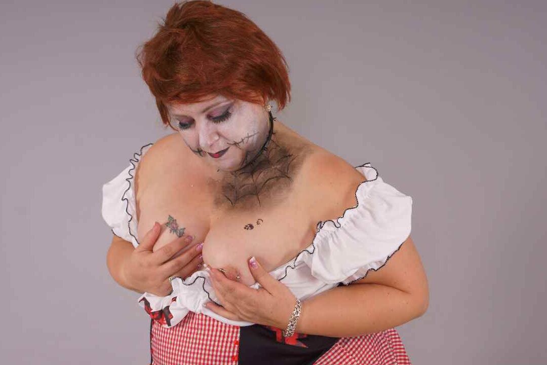 20P Redheaded BBW Lexie Cummings doffs cosplay wear to pose nude in mesh nylons