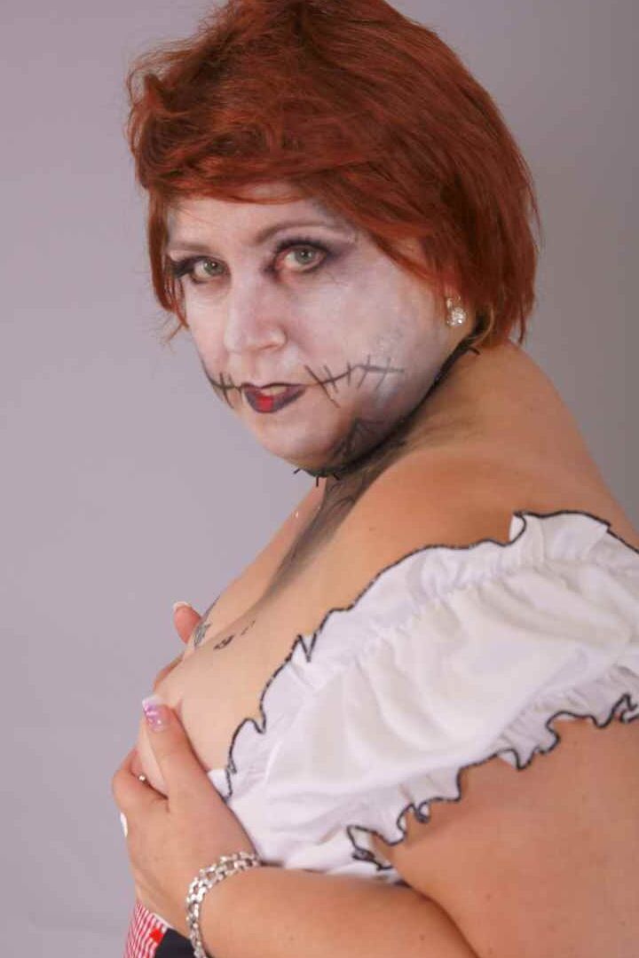 20P Redheaded BBW Lexie Cummings doffs cosplay wear to pose nude in mesh nylons