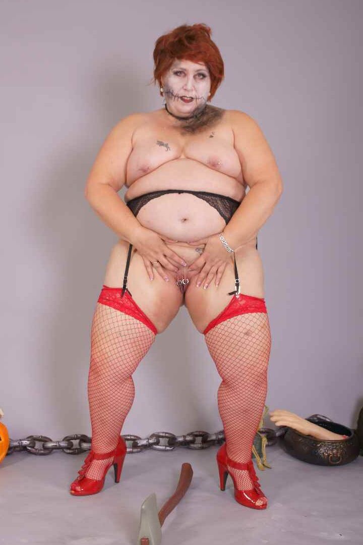 20P Redheaded BBW Lexie Cummings doffs cosplay wear to pose nude in mesh nylons
