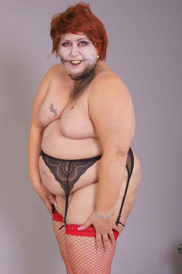 20P Redheaded BBW Lexie Cummings doffs cosplay wear to pose nude in mesh nylons