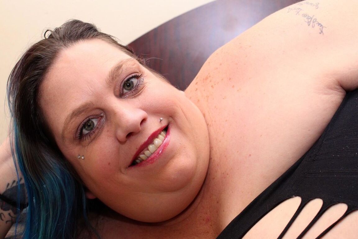 12P Solo model BBW Devious displays her layers of fat in revealing lingerie