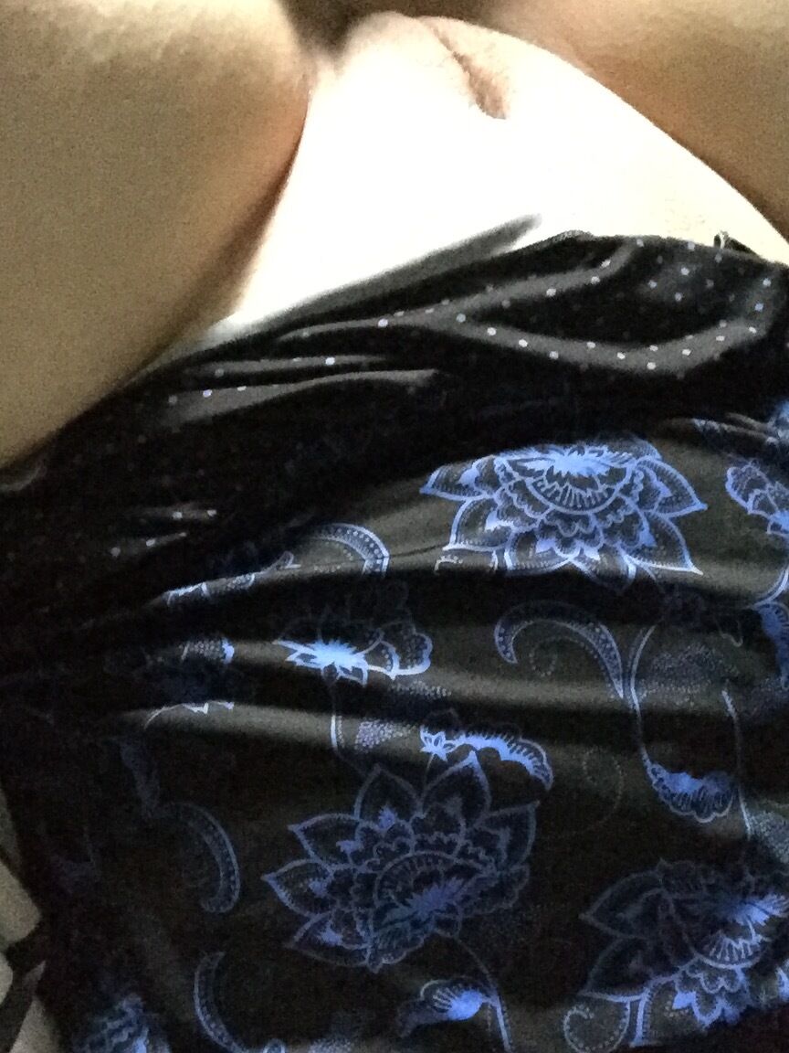 18P Sexy American BBW provocando seu decote e revelando seus peitos grandes