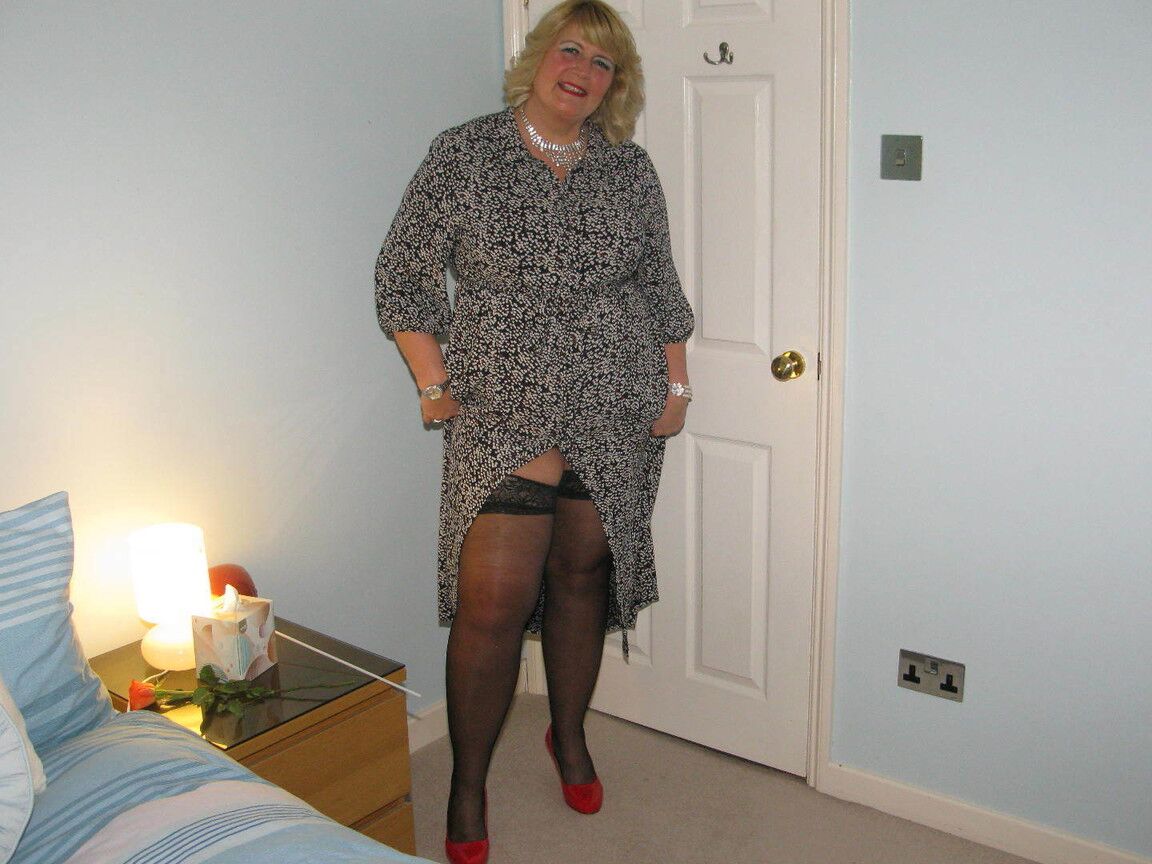16P Mature BBW Chrissy Uk slides sheer panties aside after going topless