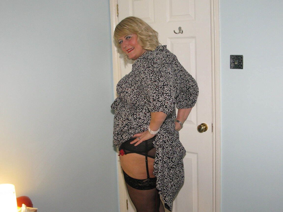 16P Mature BBW Chrissy Uk slides sheer panties aside after going topless