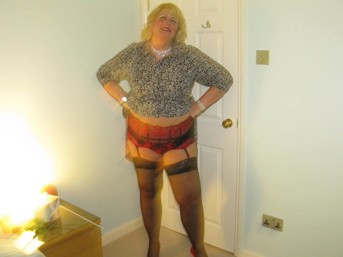 16P Mature BBW Chrissy Uk slides sheer panties aside after going topless