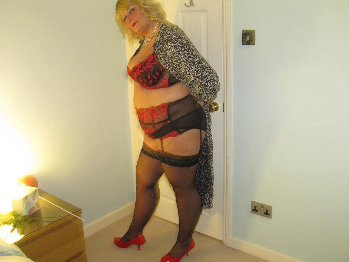 16P Mature BBW Chrissy Uk slides sheer panties aside after going topless