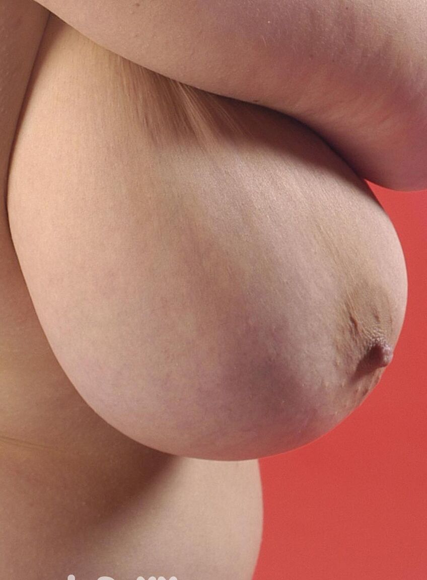 21P La superbe BBW Tristal expose ses gros seins