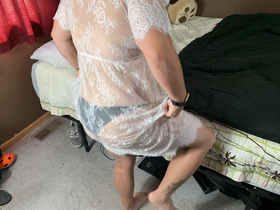 20P Grueso mayor amateur Sexy NE BBW consoladores su coño afeitado en una cama