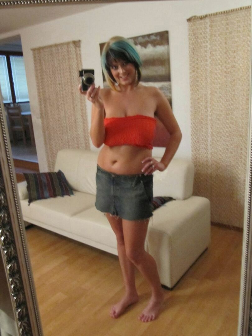 21P Hot babe with a perfect juicy bosom Lola Stone strips and poses in a mirror