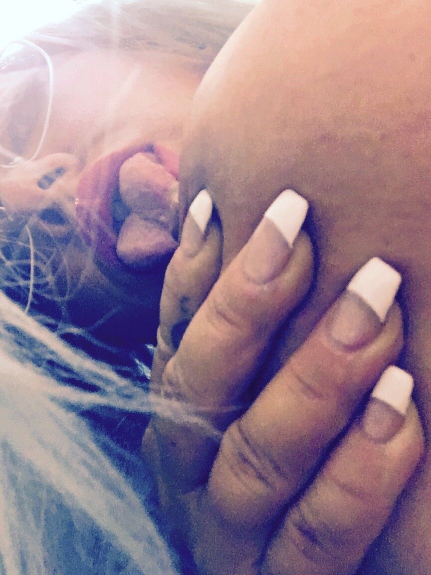 15P Carmen Delavega gorda de seios grandes mostrando sua bunda linda