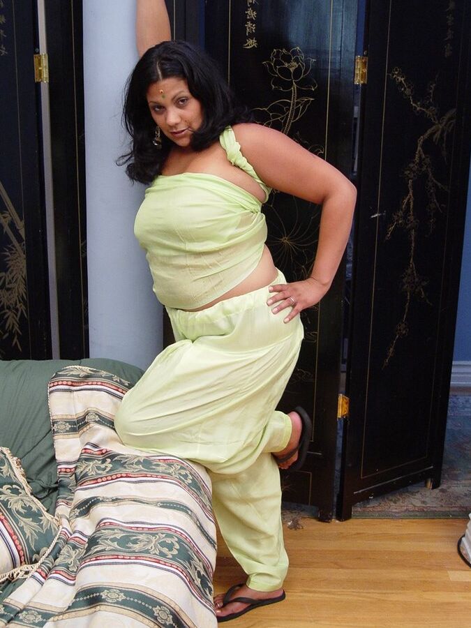 21P Platinum Indian Chubby Indian model strips