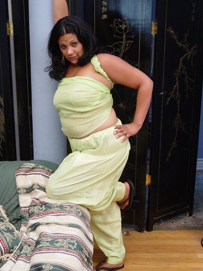 21P Platinum Indian Chubby Indian model strips