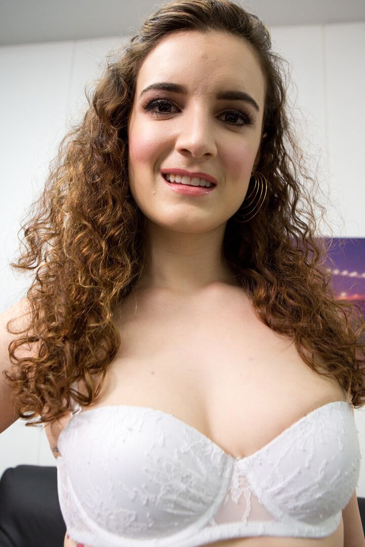 18P Cul fouetté Bella Rossi, Endza Adair
