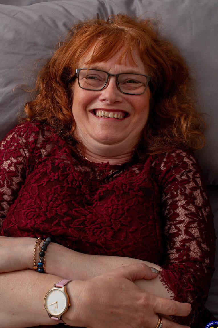 21P Mature BBW Ffion zeigt ihre schlaffen Titten