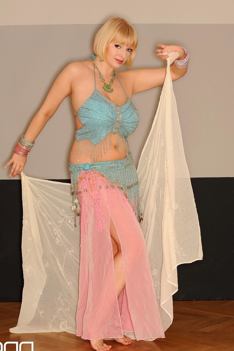 21P DDF Busty Sophie Mei