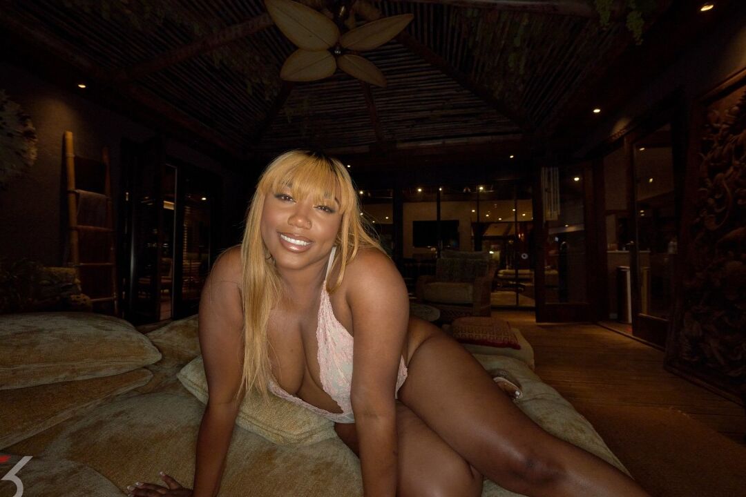 20P Rickys Room Mazee The Goat, Chanell Heart
