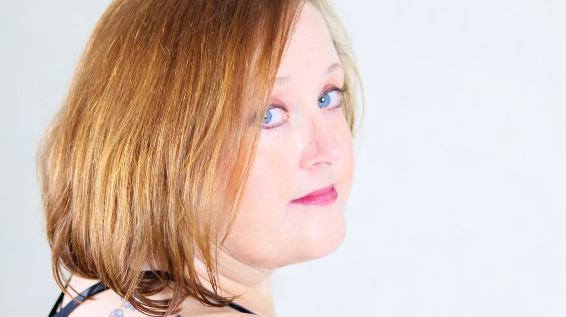12P Obese redhead Golden Bombshell touts her massive ass in a bikini