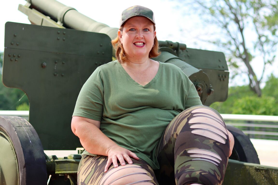 12P Obese amateur Goddess Pear models for a SFW shoot on an artillery gun in camo