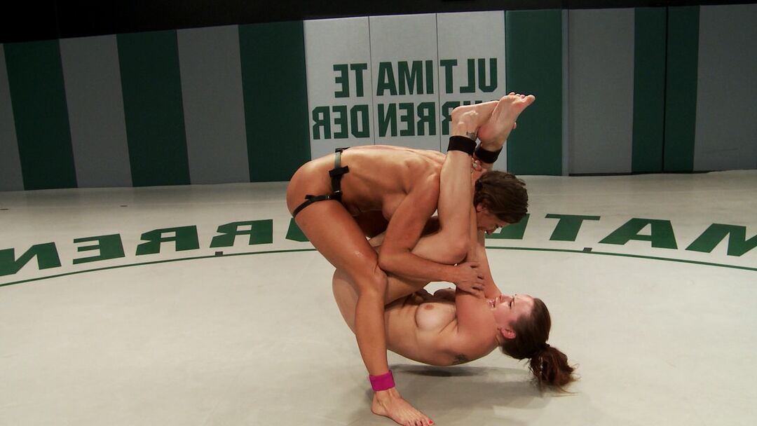 21P Ultimate Surrender Ariel X, Bella Rossi