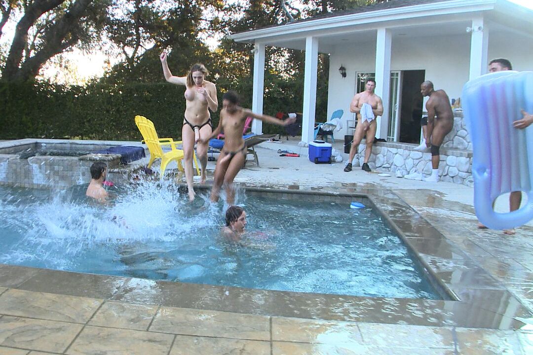 21P Insatiable American nymphos participate in a rough orgy poolside