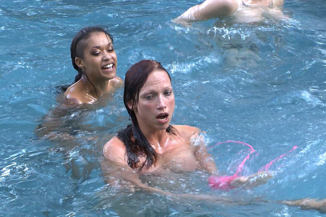 21P Insatiable American nymphos participate in a rough orgy poolside