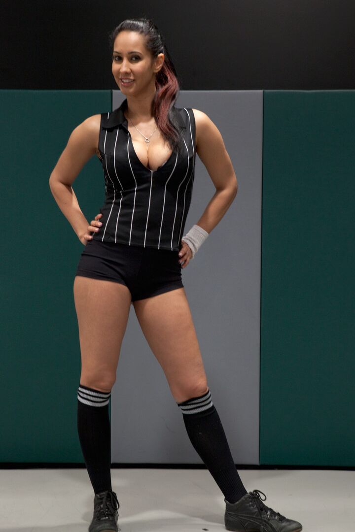 21P Ultimate Surrender Bella Rossi, Isis Love, Rain DeGrey