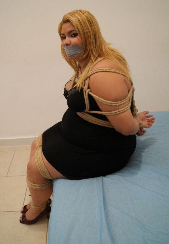 16P Strawberry blonde plumper is tied up with rope while cleave gagged