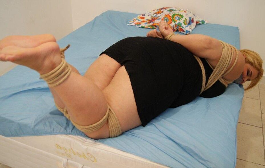 16P Strawberry blonde plumper is tied up with rope while cleave gagged