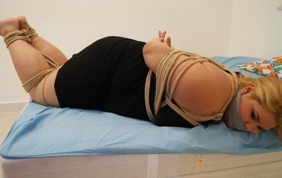 16P Strawberry blonde plumper is tied up with rope while cleave gagged