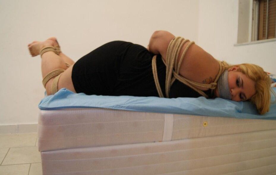 16P Strawberry blonde plumper is tied up with rope while cleave gagged