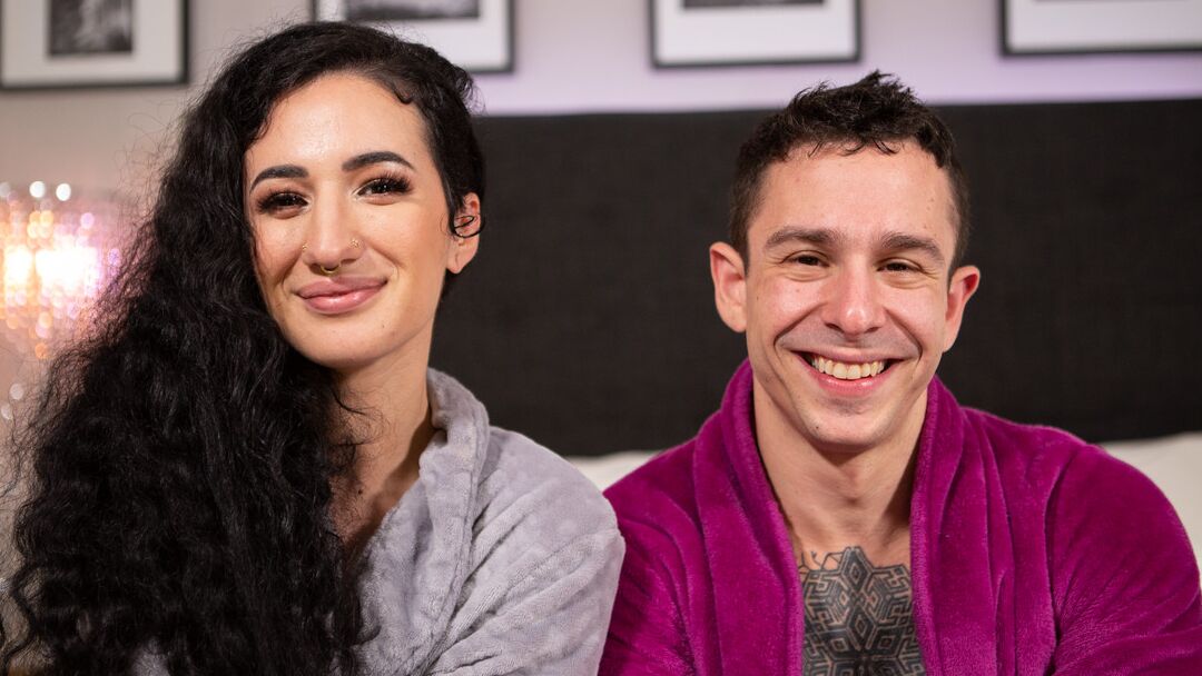 20P Domina brune Arabelle Raphael poings anaux son sous-homme puis chevauche sa bite