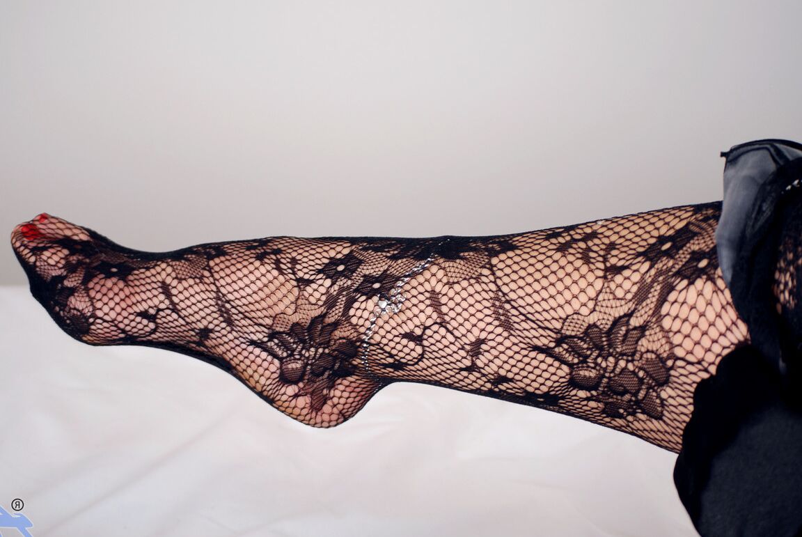 21P A ruiva madura Naomi Xxx revela seus seios incríveis e estica sua vulva
