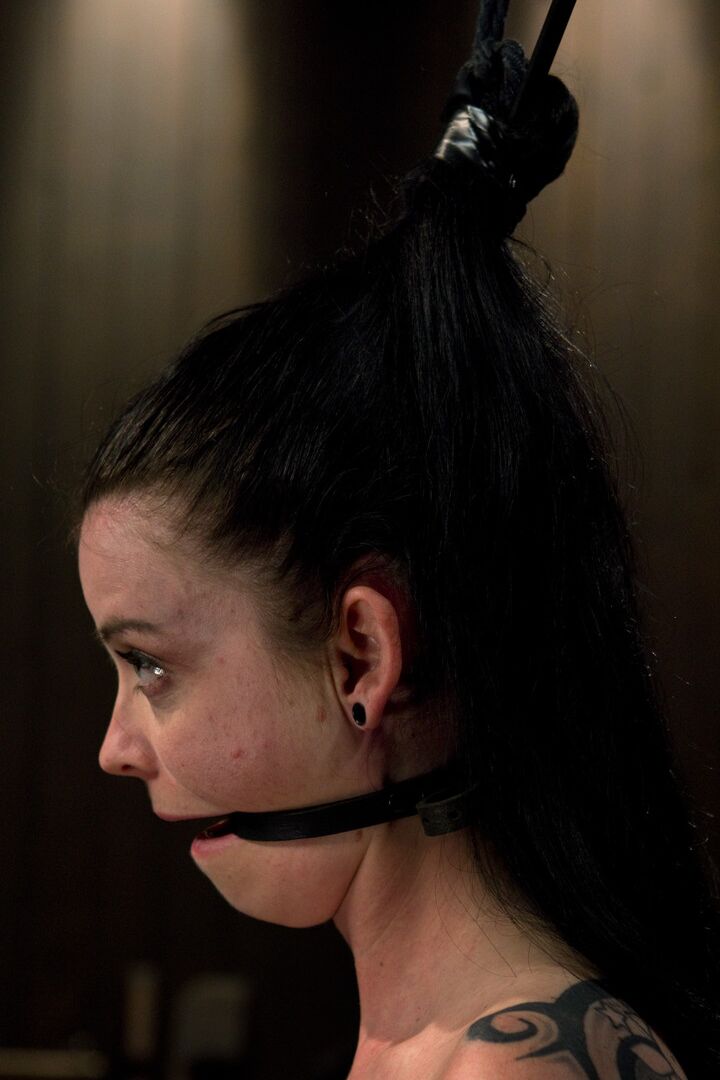 21P Device Bondage Sybil Hawthorne