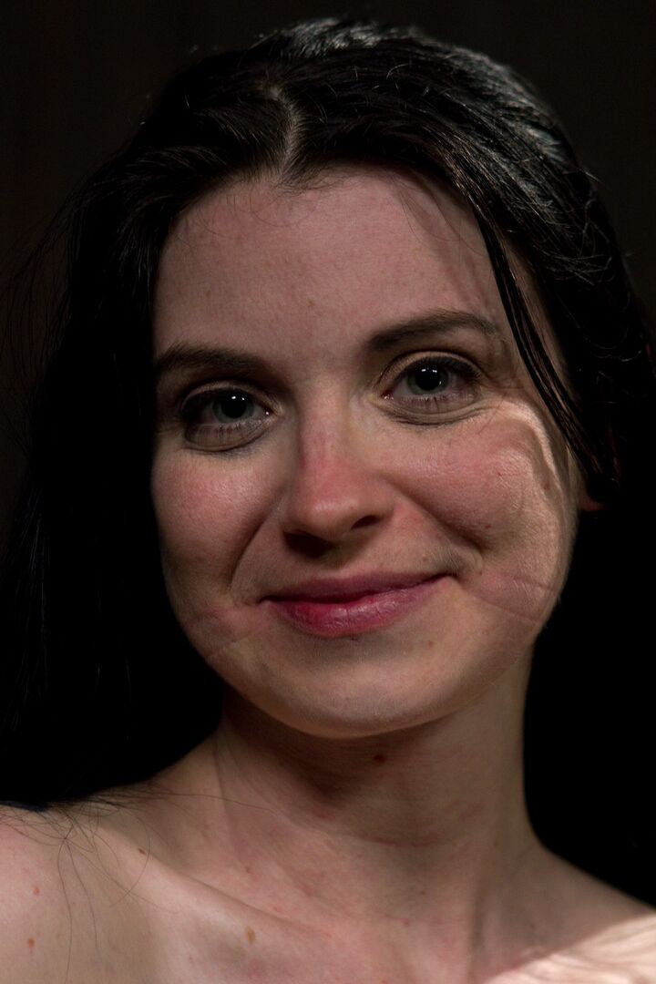 21P Device Bondage Sybil Hawthorne