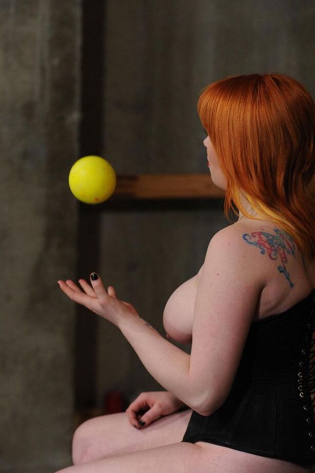16P Amantes lesbianas juegan juegos sexuales antes de atender sus coños calientes