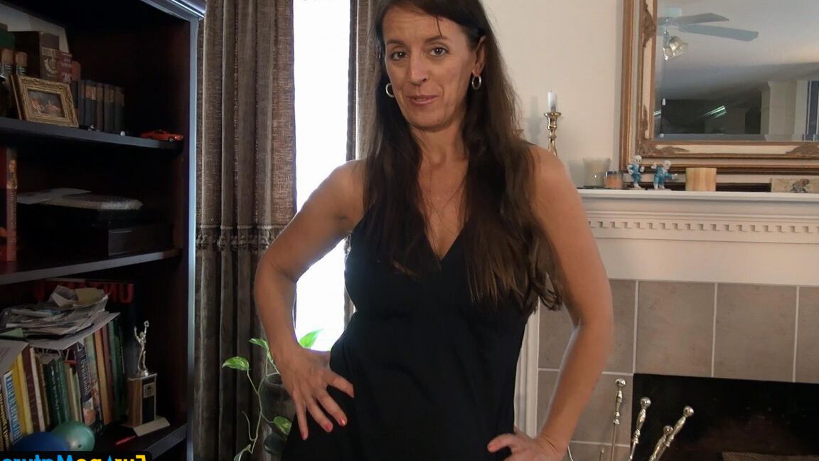 16P Europemature from striptease to masturbation
