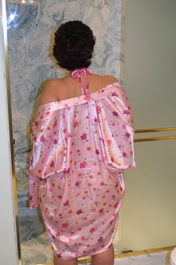 20P Overweight woman Reba makes her nude debut while taking a shower